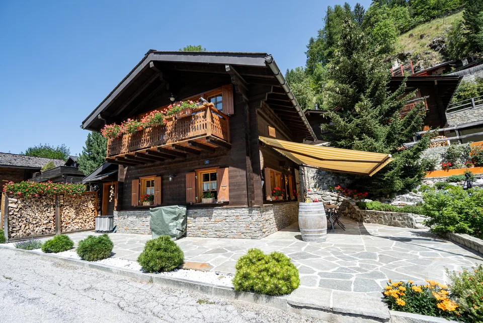 Adorabile chalet con bel giardino, garage doppio e viste splendide – foto 13 di 13
