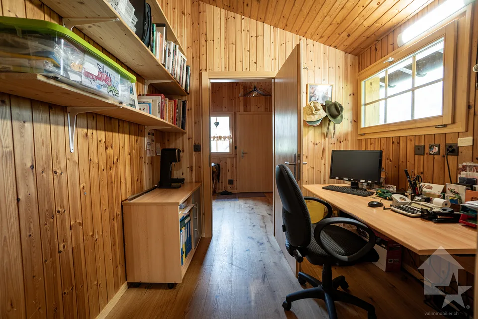 Adorabile chalet con bel giardino, garage doppio e viste splendide – foto 9 di 13