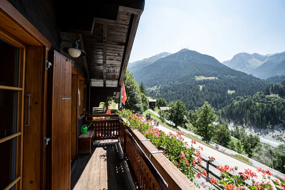 Adorabile chalet con bel giardino, garage doppio e viste splendide – foto 8 di 13