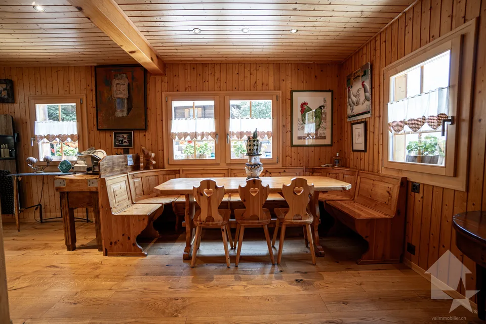 Charming chalet with lovely garden, double garage and stunning views