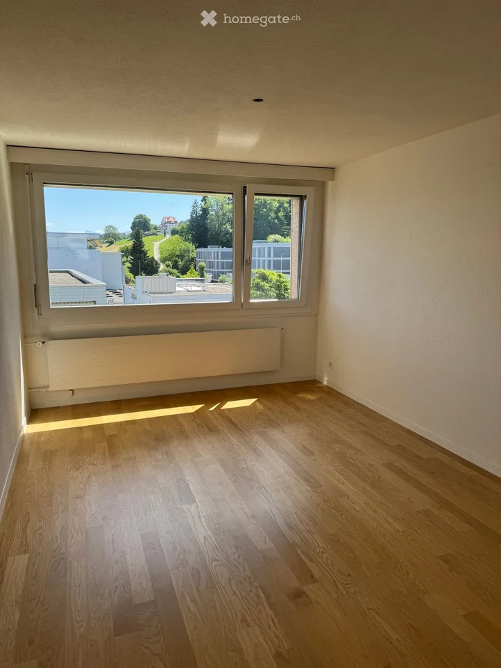 Charmant appartement attique 4.5 pièces avec vue panoramique à Feusisberg