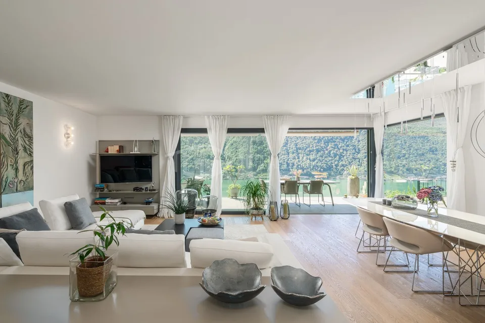 EXCLUSIVE 3.5-ROOM APARTMENT WITH LAKE VIEW