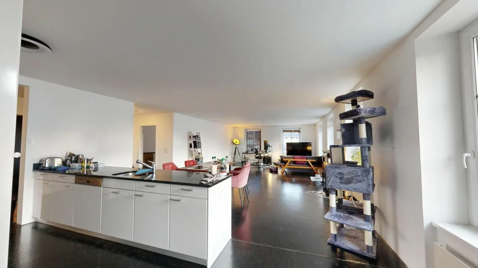 Spacious 4.5-room apartment with 185 m² directly at Murgenthal train station