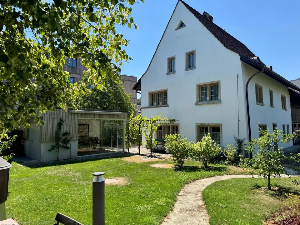Luxuriös und traumhaft wohnen + arbeiten unter einem historischen Dach