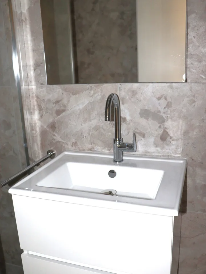 Première location après rénovation complète - appartements 2 pièces spacieux avec balcon