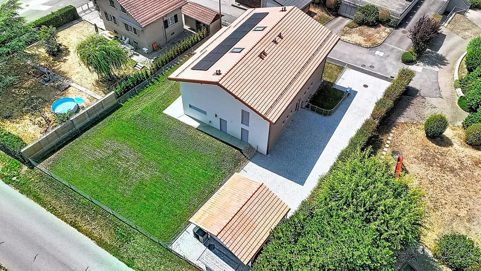 Semi-detached villa with 7 rooms and garden