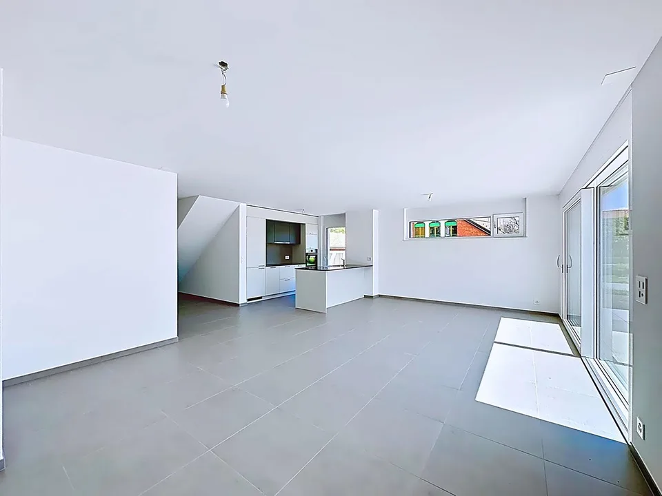 Semi-detached villa with 7 rooms and garden
