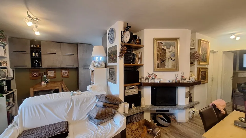 Appartement ensoleillé, confortable avec grande terrasse, place de parking