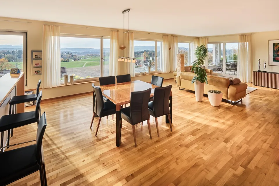 Exklusives 5.5-Zimmer-Terrassenhaus mit Wellnessbereich und traumhafter Weitsicht