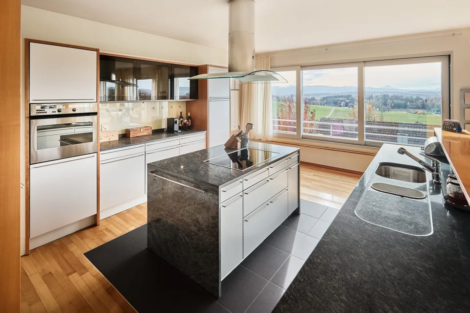 Exklusives 5.5-Zimmer-Terrassenhaus mit Wellnessbereich und traumhafter Weitsicht