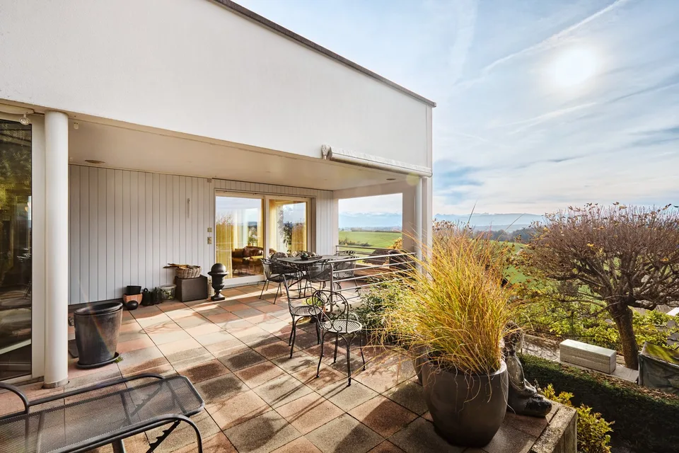 Exklusives 5.5-Zimmer-Terrassenhaus mit Wellnessbereich und traumhafter Weitsicht