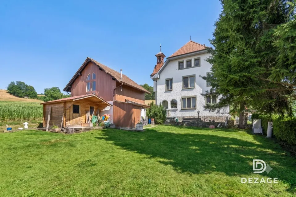 Ancienne école de 1904 entièrement rénovée - 3 appartements et annexe, à la campagne, à 35min de Lausanne