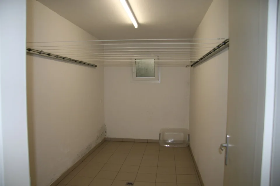 Dachwohnung 3.5 Zimmer - zentrale aber ruhige Lage im Grünen – Foto 14 von 15