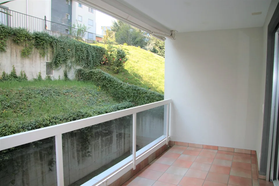 Dachwohnung 3.5 Zimmer - zentrale aber ruhige Lage im Grünen – Foto 8 von 15