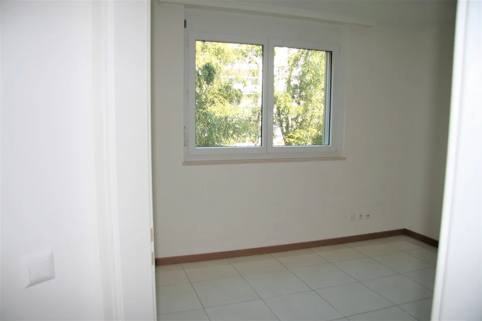 Dachwohnung 3.5 Zimmer - zentrale aber ruhige Lage im Grünen – Foto 11 von 15
