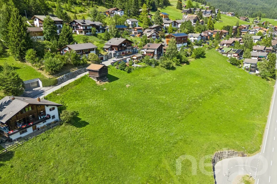 Terrain spacieux avec part de terrain constructible à Davos Wiesen