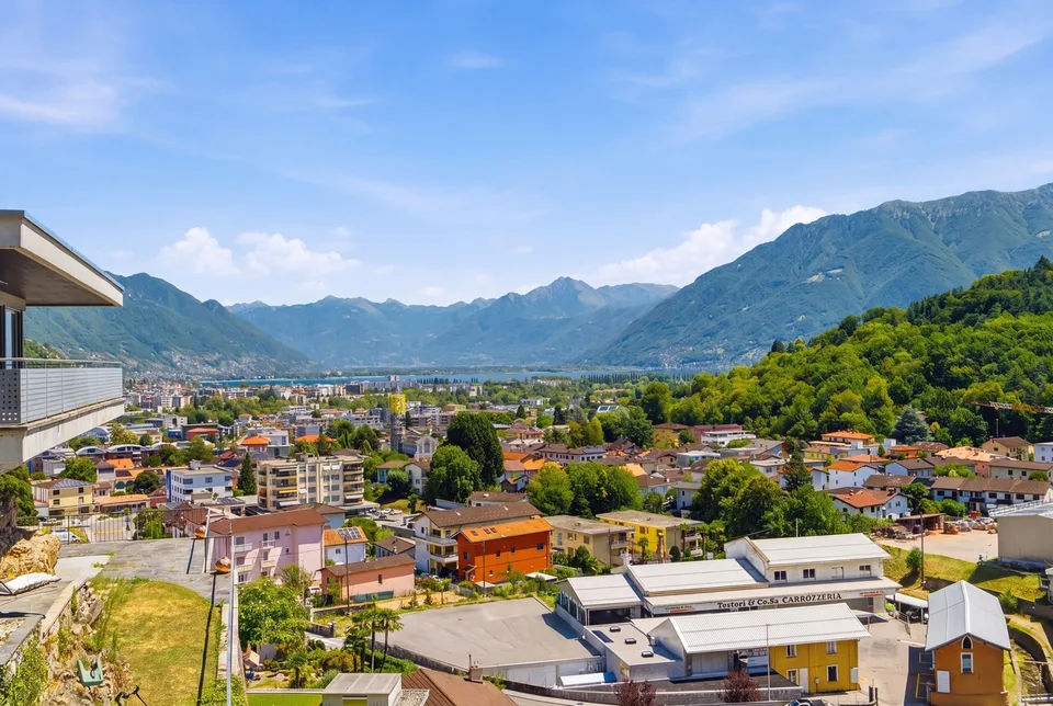 Casa ticinese immersa nella natura
