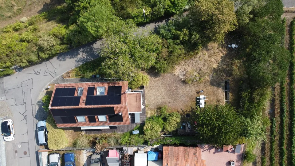 790 m² di terreno in zona residenziale soleggiata - possibilità polivalenti per ristrutturazione, ampliamento o costruzione nuova