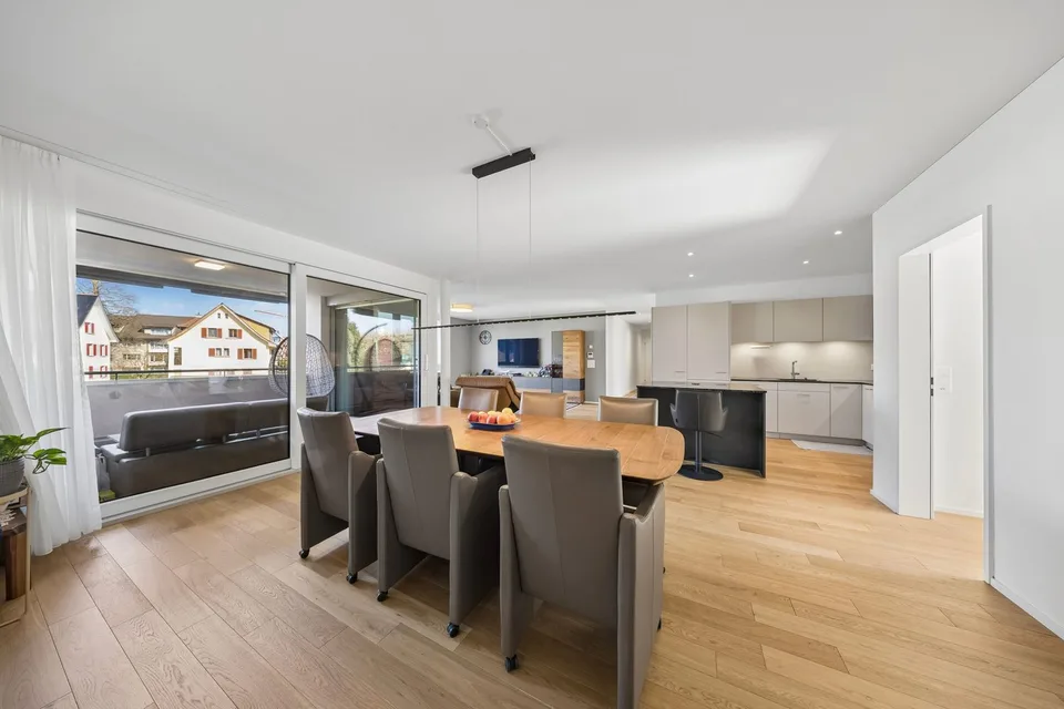 Bright 4.5-room apartment with two loggias in Romanshorn for sale