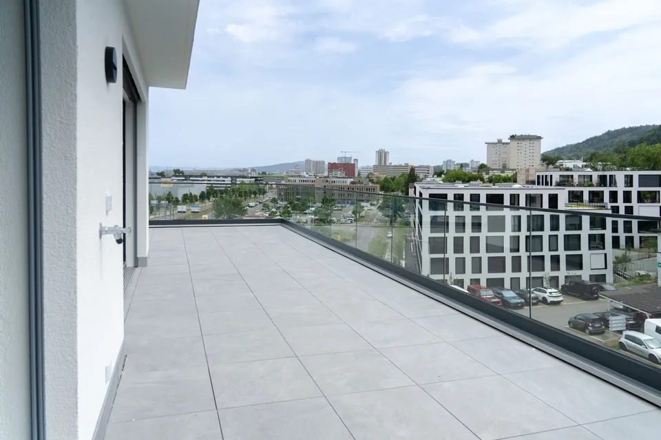 2.5-Zi.-Attika mit 78.5 m² Terrasse - urban wohnen, Killwangen