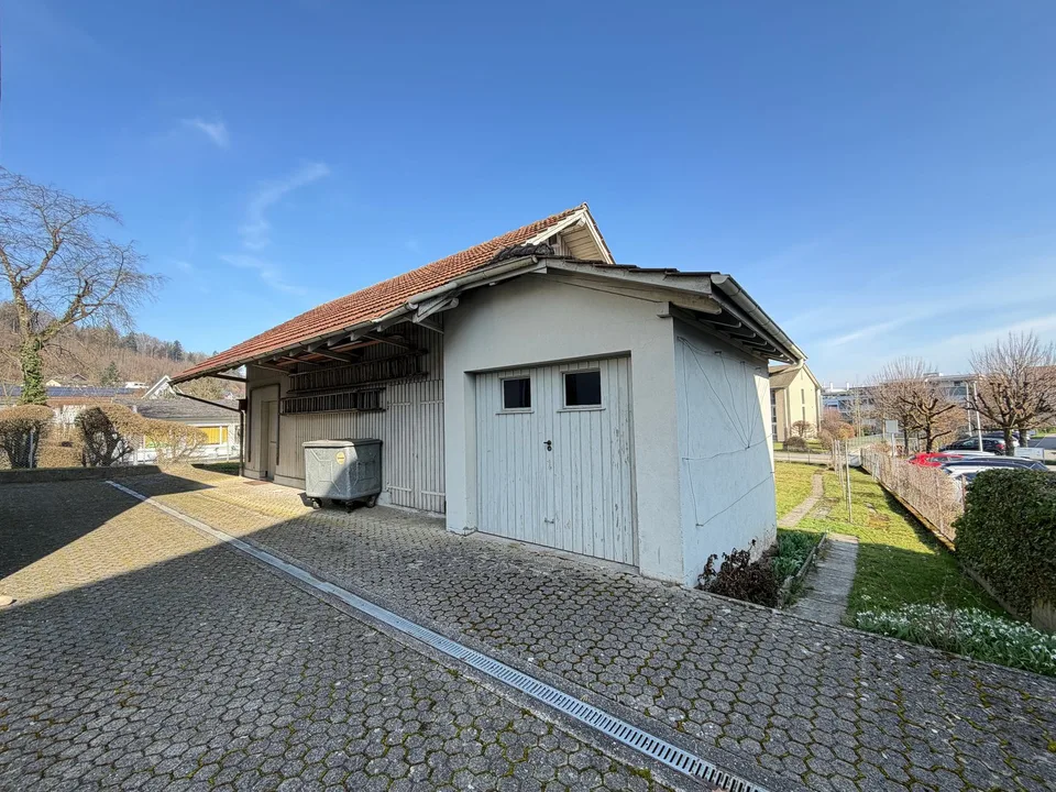 Wohn- und Geschäftshaus mit Baulandreserve in Strengelbach