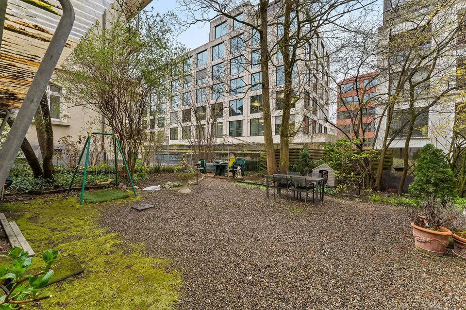 Villa de ville historique avec 6 unités et terrasse sur le toit à Zürich Enge - à vendre