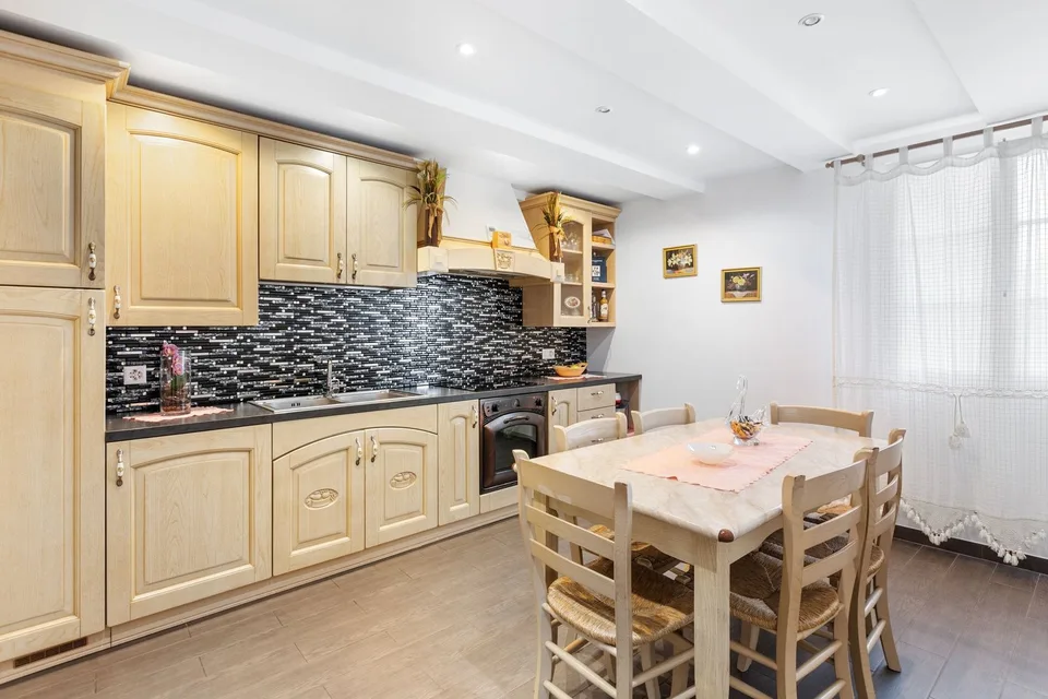 Charming 7-room detached house with Italian flair and plenty of comfort