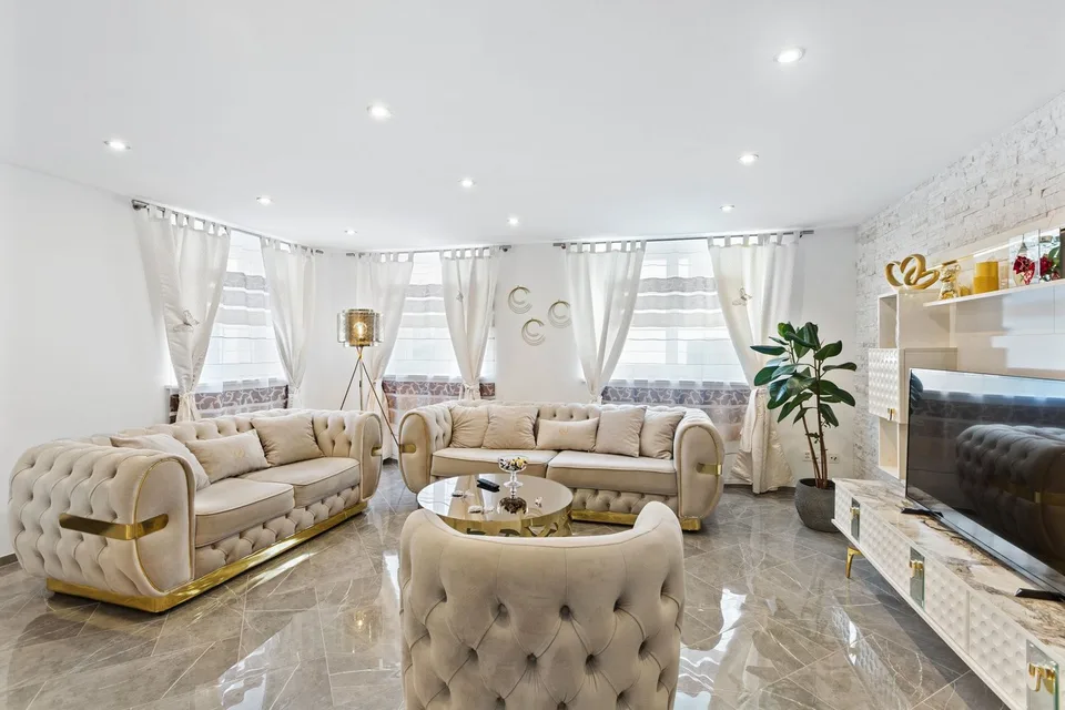 Charming 7-room detached house with Italian flair and plenty of comfort