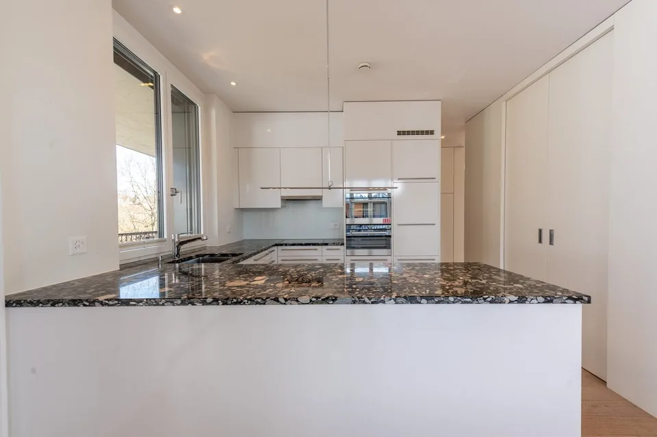 Rare Opportunity: Attic Apartment with 124 m² Terrace in a Prime Location