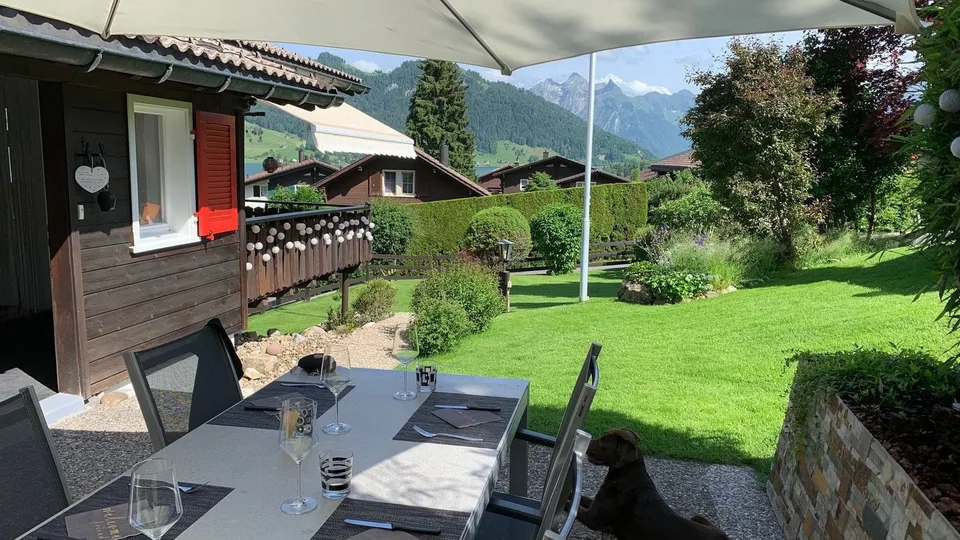 Chalet charmant avec vue sur le lac et la montagne