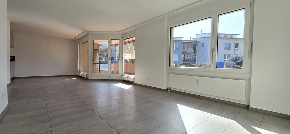 Appartement de 4,5 pièces fraîchement rénové directement à côté de la maternelle et de l'école primaire