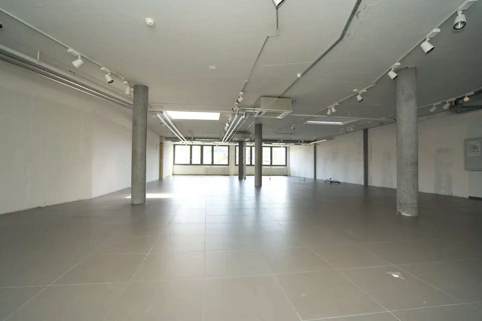 436 m2 office and service space in Köniz - modern and flexible