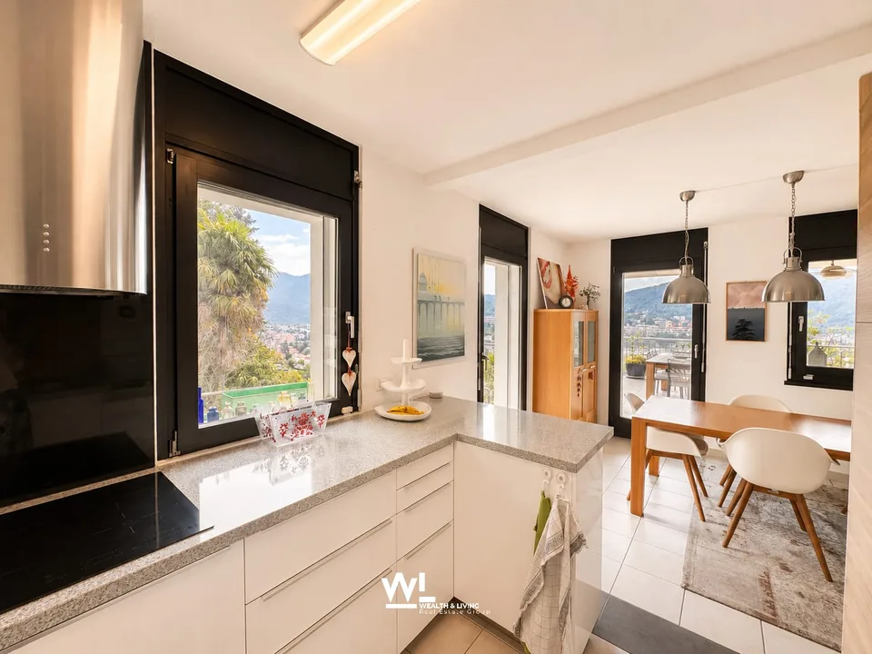Maison unifamiliale spacieuse de 5,5 pièces avec vue panoramique, terrasses et jardin à vendre à Vacallo