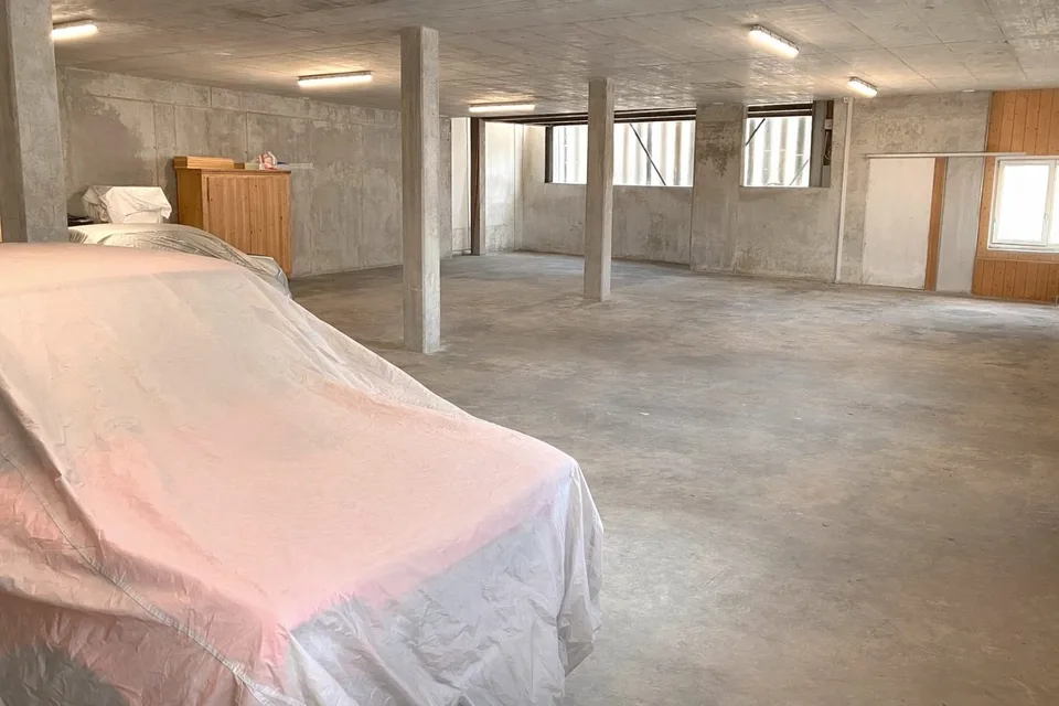 Baubewilligtes 2-Wohnungs-Projekt mit grosser Halle und 2'705 m Gebäudevolumen