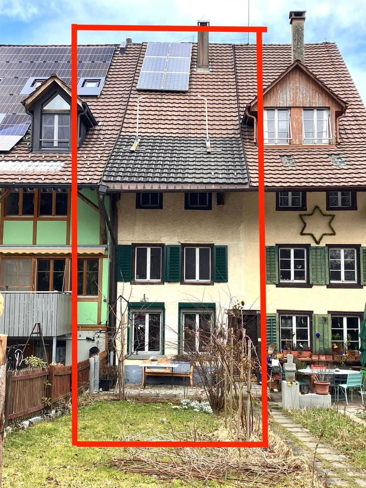 Baubewilligtes 2-Wohnungs-Projekt mit grosser Halle und 2'705 m Gebäudevolumen
