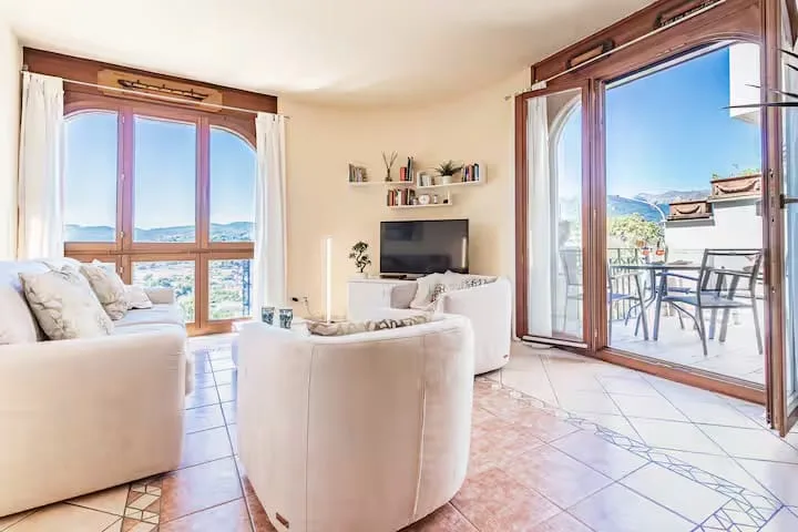 2.5-Room Terrace Apartment with Lake View in Ruvigliana for Sale