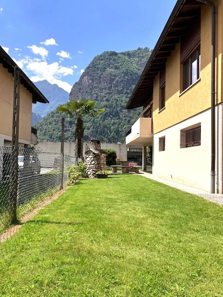 Detached single-family house with 6.5 rooms and garden in Biasca