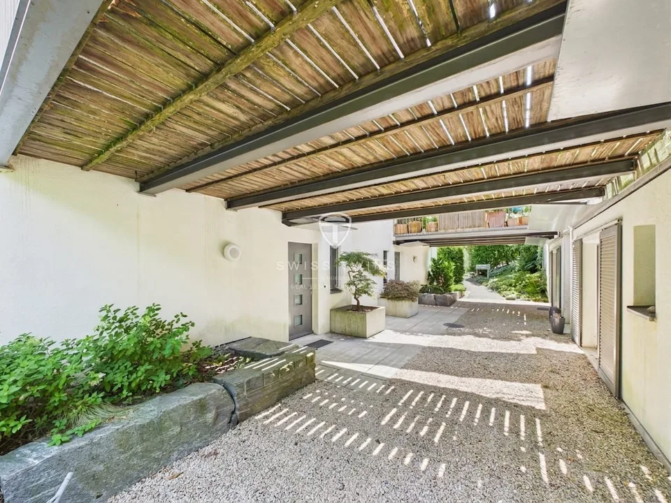 5.5-room row house with a far-reaching view and terrace in Horgen