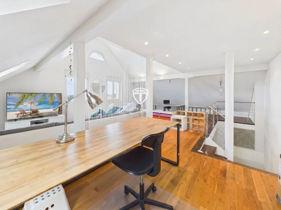 Casa a schiera di 5,5 locali luminosa con atmosfera di galleria a Ottikon vicino a Kemptthal