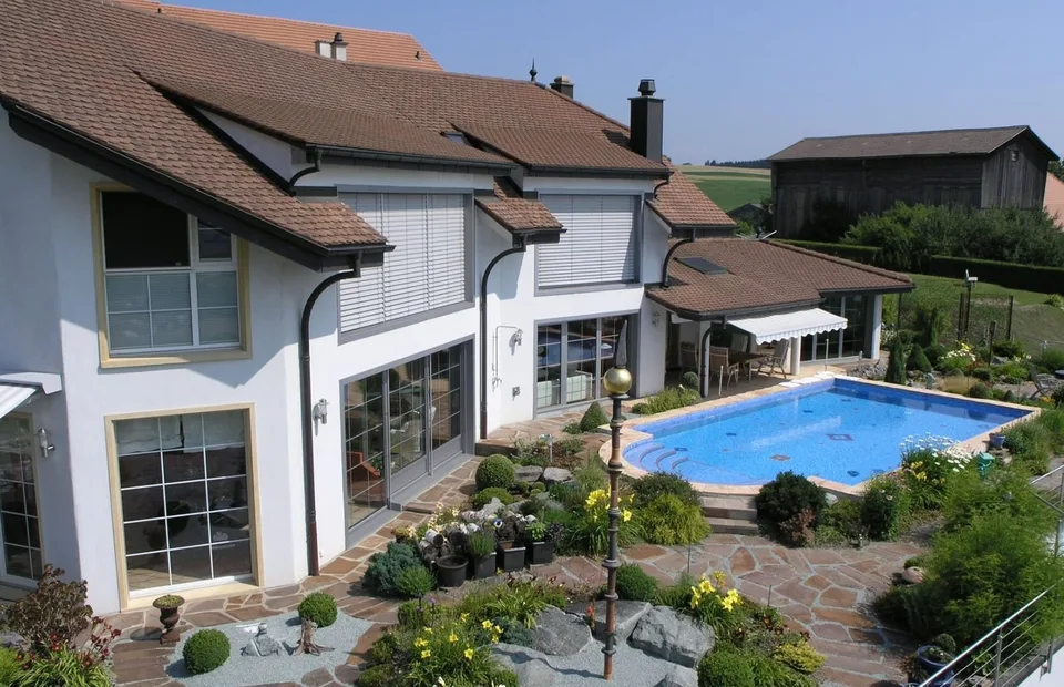 7.5-room terrace house with pool and lake view in Bellerive for sale