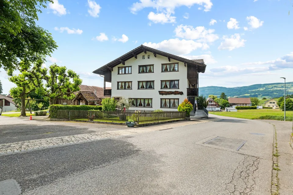 Mehrfamilienhaus mit zusätzlichem Bauland