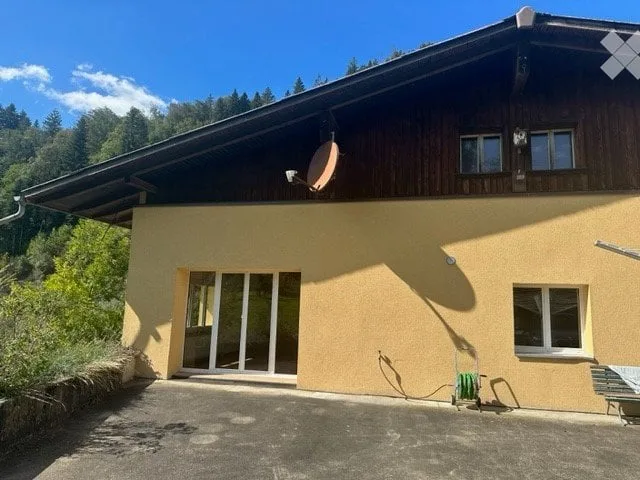 4-Zimmer Wohnung mit Balkon