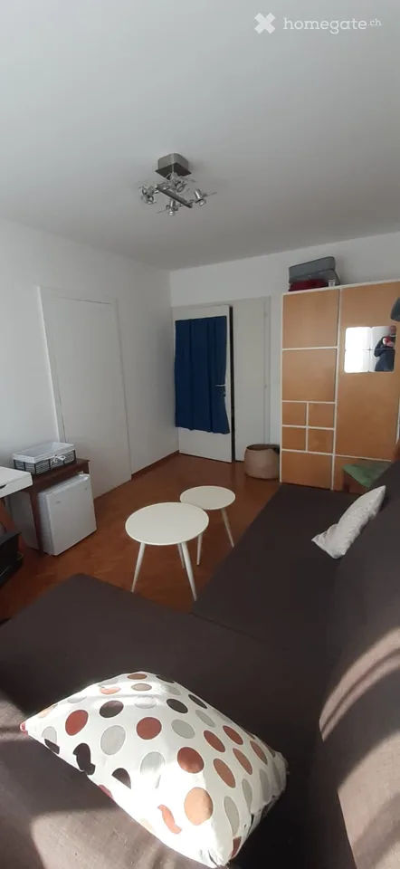 Helles und gut gelegenes Zimmer für Studentin