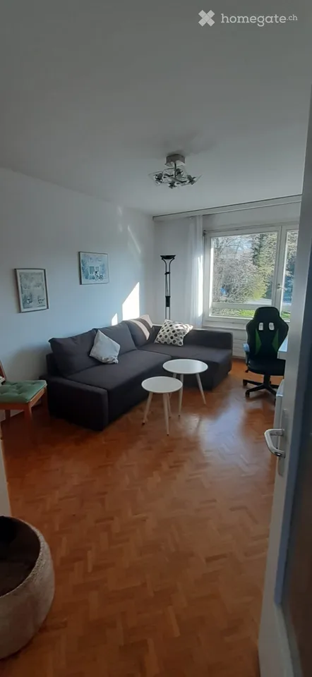 Helles und gut gelegenes Zimmer für Studentin