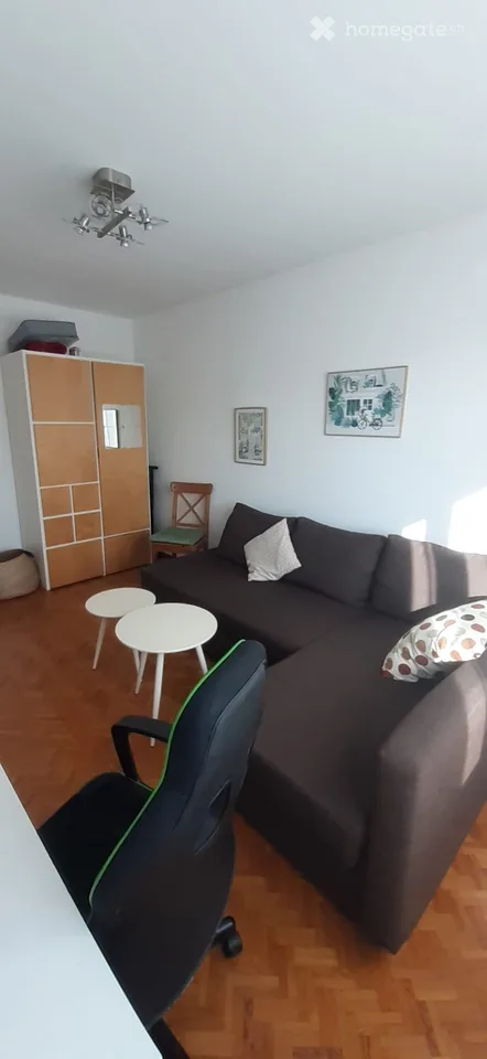 Helles und gut gelegenes Zimmer für Studentin