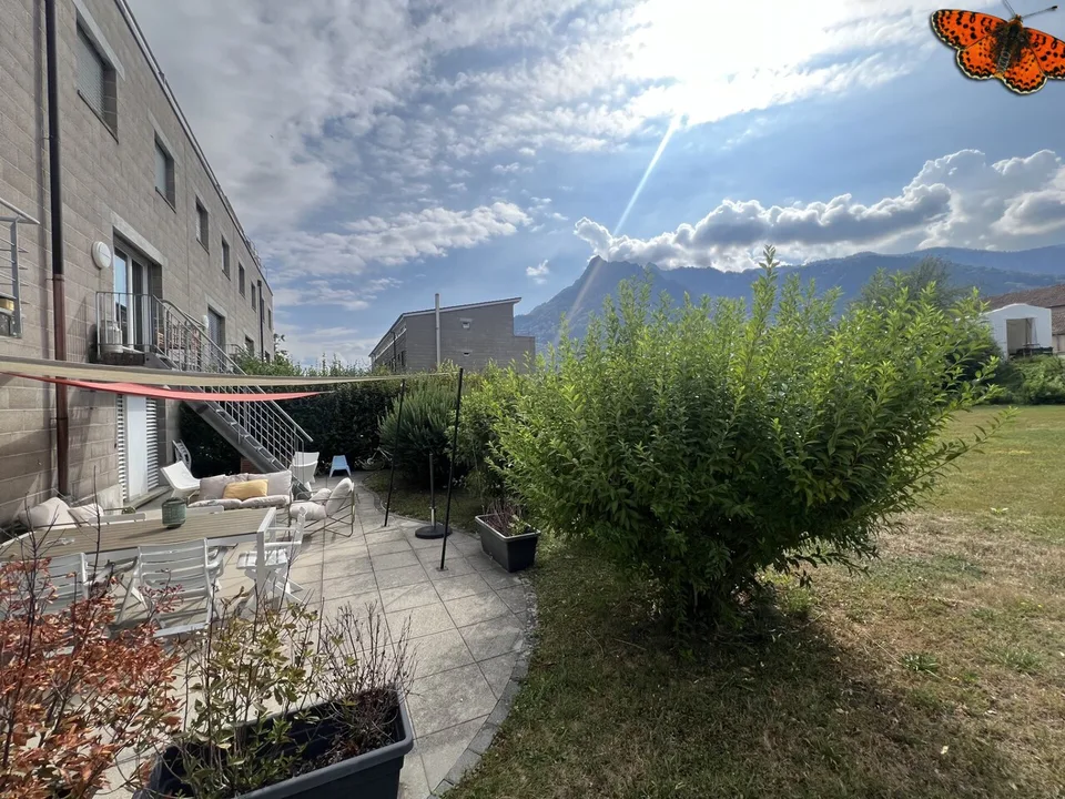 GROßES 4½ ZIMMER-WOHNUNG MIT 150 M² - EBENERDIGE TERRASSE