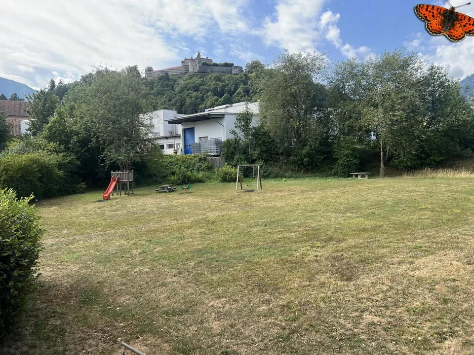 GROßES 4½ ZIMMER-WOHNUNG MIT 150 M² - EBENERDIGE TERRASSE