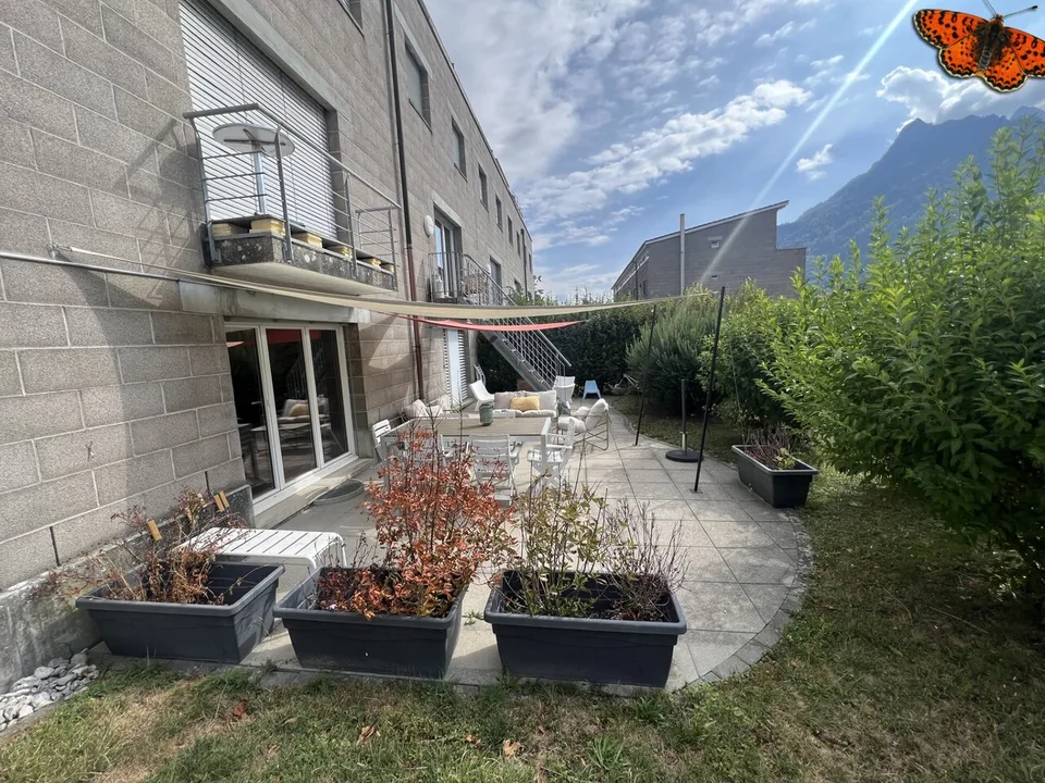 GROßES 4½ ZIMMER-WOHNUNG MIT 150 M² - EBENERDIGE TERRASSE