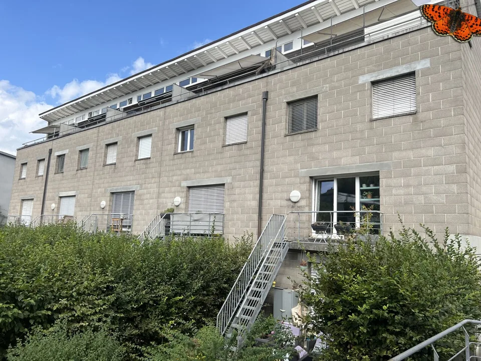 GROßES 4½ ZIMMER-WOHNUNG MIT 150 M² - EBENERDIGE TERRASSE
