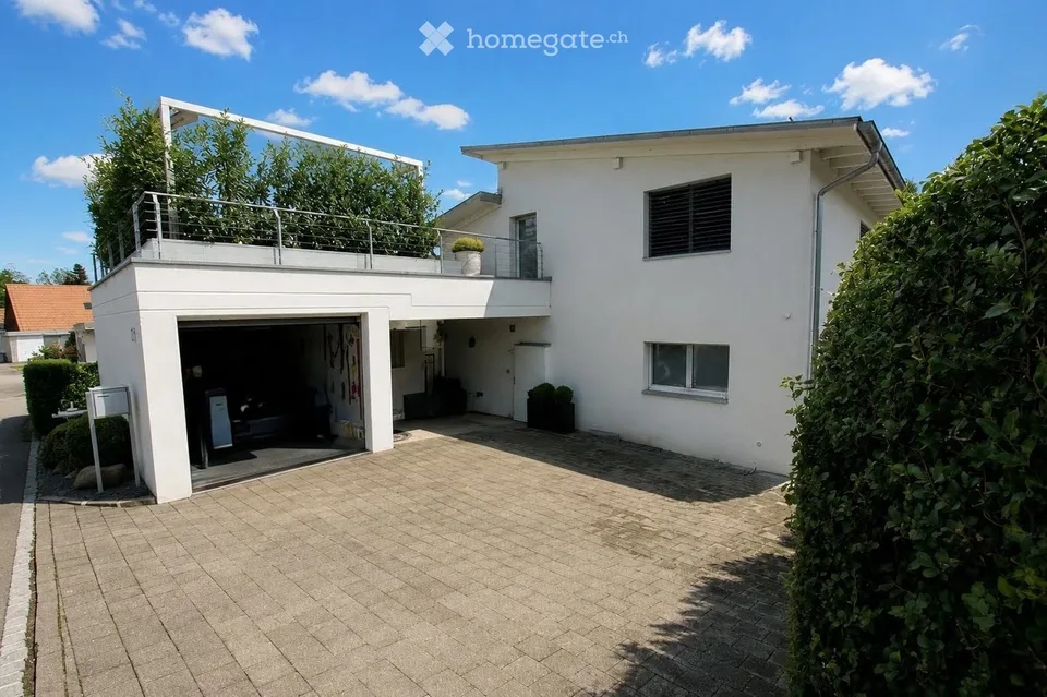 Maison unifamiliale avec piscine et vue à Meierskappel